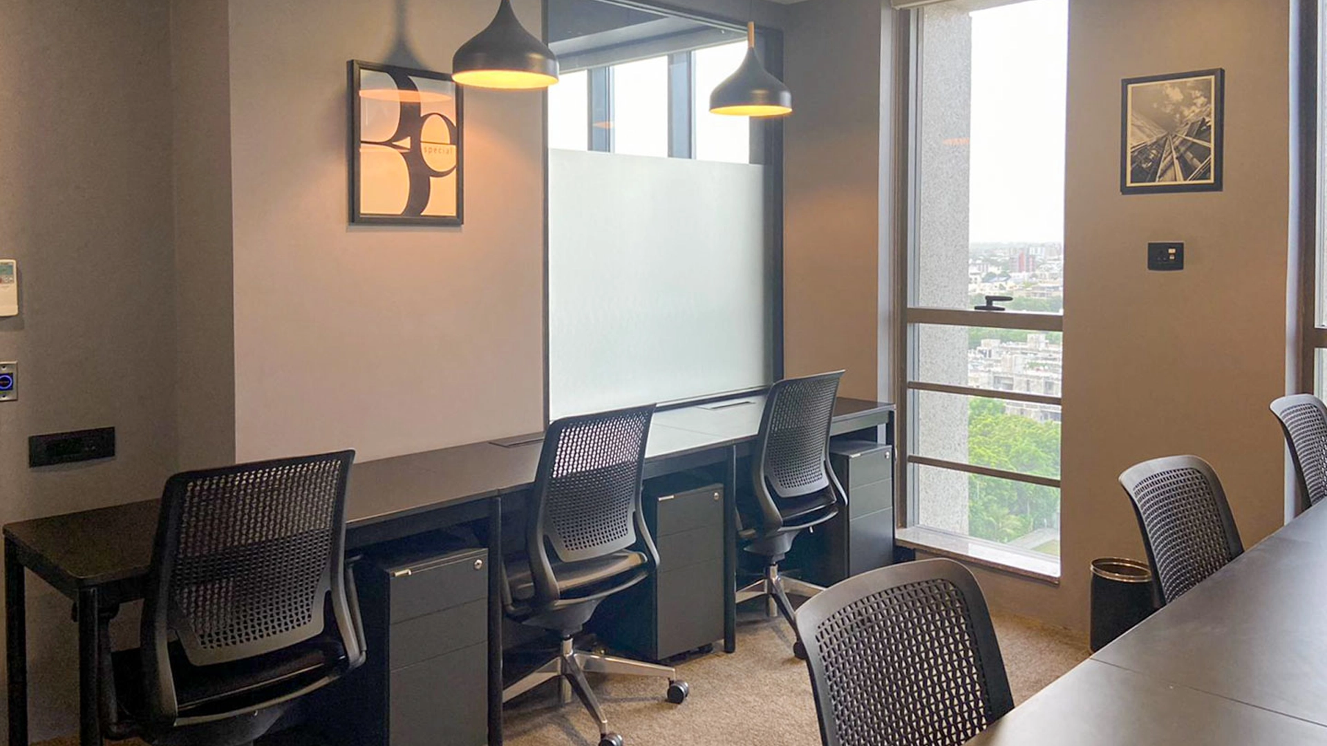 How Coworking Spaces for Pharma Teams Support R&D, Meetings, and Field Operations