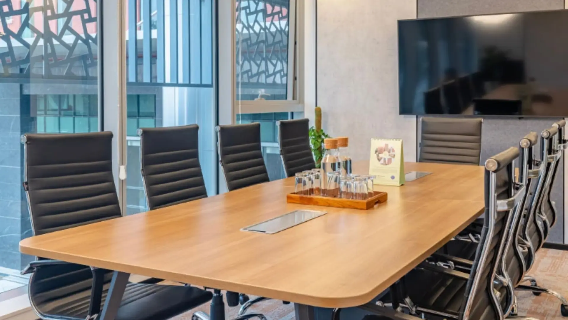 Innovative Ways Businesses Are Using Meeting Rooms in Ahmedabad Today
