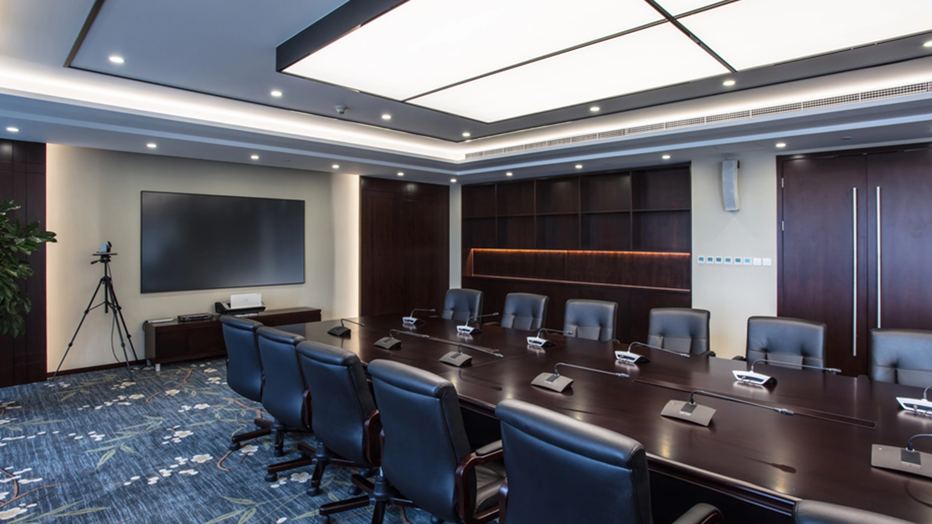 The Future of Conference Rooms in Ahmedabad:- Technology and Innovation